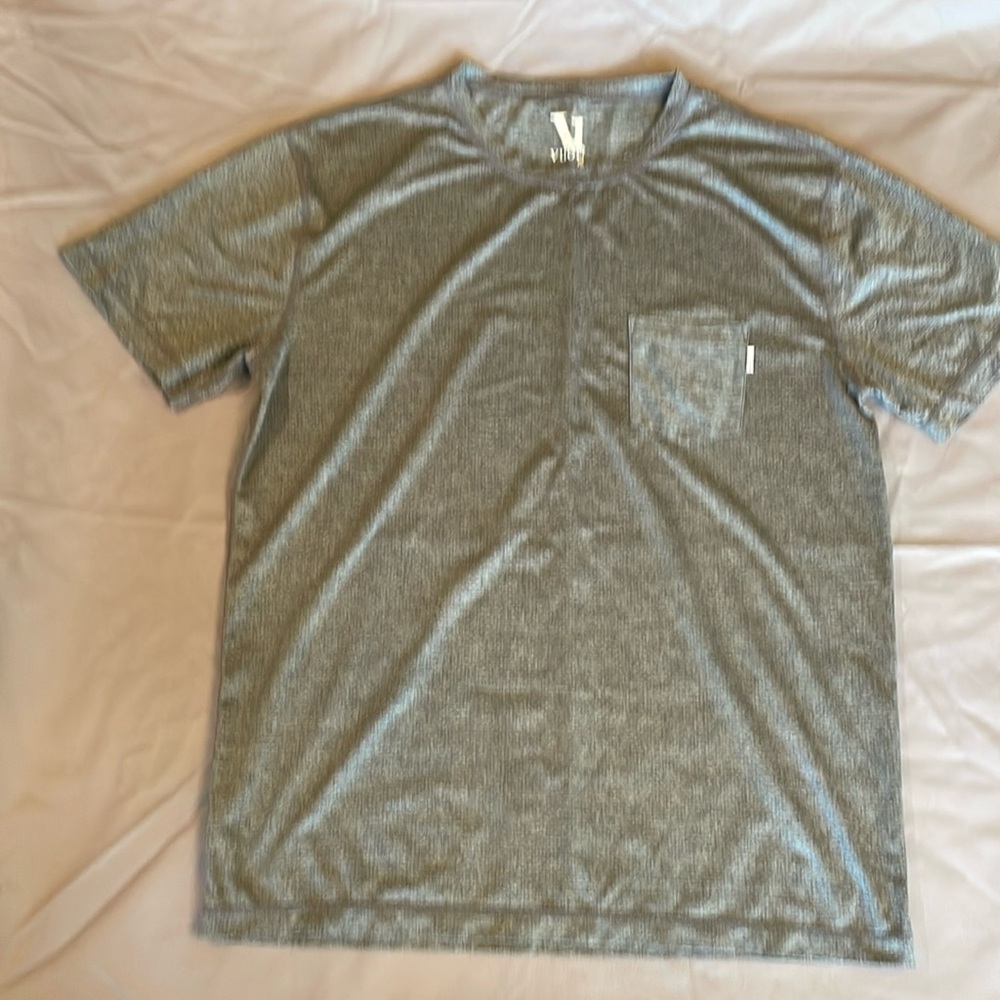 Vuori Mens XL T-Shirt Gray Performance Pocket.